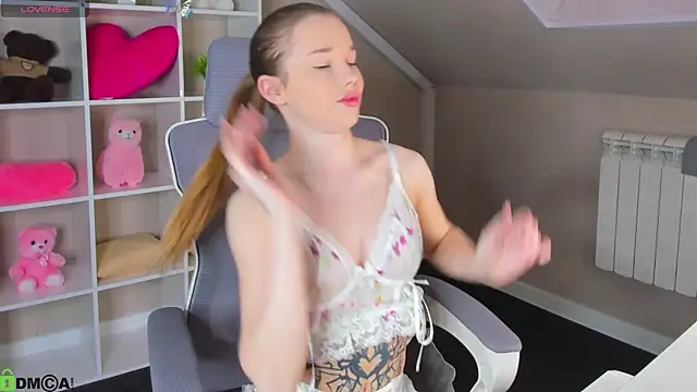 Nicole Vasquez online show from 23, 4, 2026