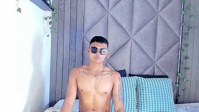 AndrewKenoxx  online show from 12, 3, 2026