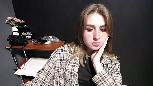 Sunny siren online show from 12, 5, 2026