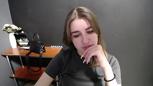 Sunny siren online show from 5, 5, 2026