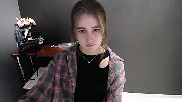 Sunny siren online show from 25, 2, 2026