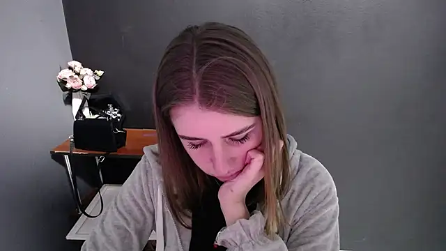 Sunny siren online show from 4, 3, 2026