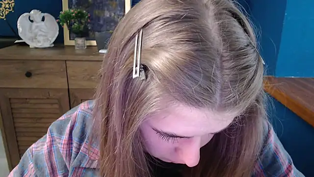 Sunny siren online show from 18, 5, 2026