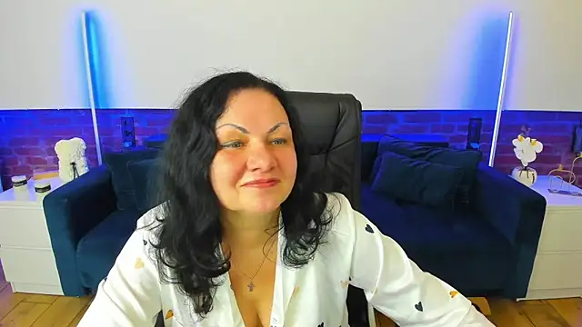 IrissMoon online show from 6, 3, 2026