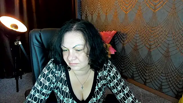 IrissMoon online show from 8, 6, 2026