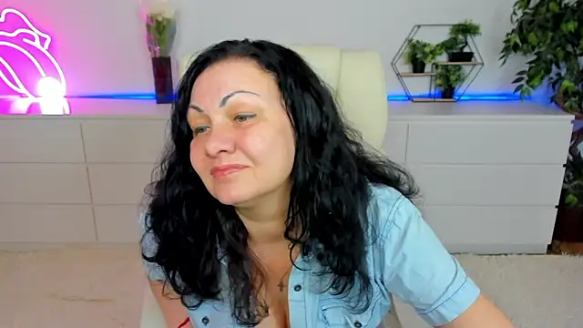 IrissMoon online show from 8, 3, 2026