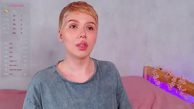 Snapshot of Elise_Day chatting on 23, 5, 2026 Elise Day online show from 23, 5, 2026