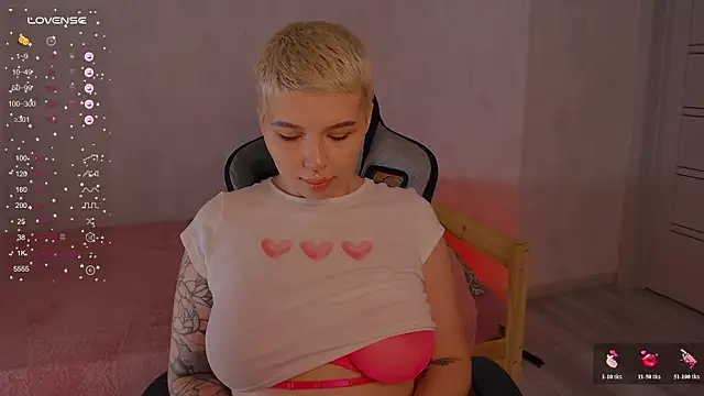Snapshot of Elise_Day chatting on 25, 6, 2026 Elise Day online show from 25, 6, 2026