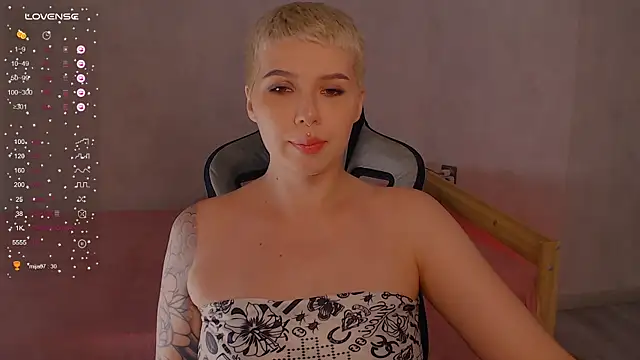 Snapshot of Elise_Day chatting on 24, 6, 2026 Elise Day online show from 24, 6, 2026