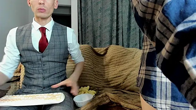 monikalarsen online show from 3, 4, 2026