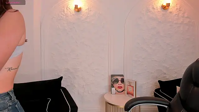 BellaThompsonX online show from 7, 6, 2026