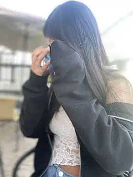 StrawberryPink  online show from 10, 2, 2026