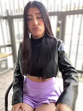 StrawberryPink  online show from 15, 5, 2026