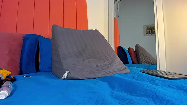 rose thompson19 online show from 11, 4, 2026