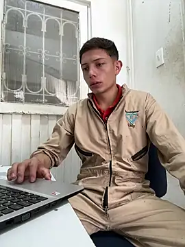 Snapshot of santiObrero chatting on 6, 6, 2026 santiObrero online show from 6, 6, 2026