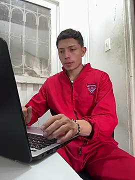 Snapshot of santiObrero chatting on 1, 5, 2026 santiObrero online show from 1, 5, 2026