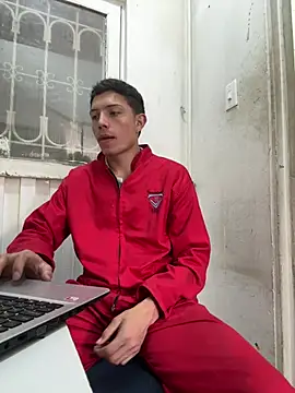 Snapshot of santiObrero chatting on 7, 5, 2026 santiObrero online show from 7, 5, 2026