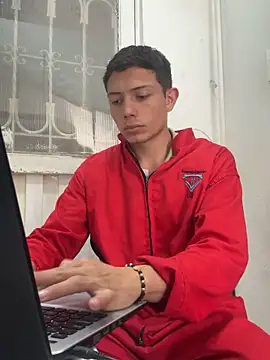 Snapshot of santiObrero chatting on 28, 4, 2026 santiObrero online show from 28, 4, 2026