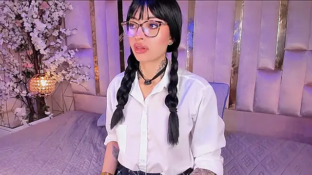 JuneCollins online show from 30, 5, 2026
