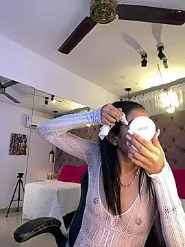 Auri   online show from 15, 6, 2026