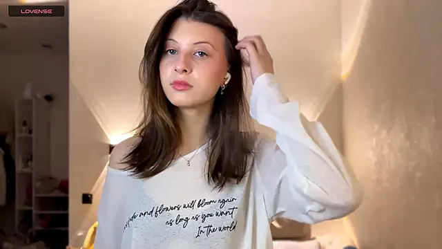 LouiseChavez online show from 21, 4, 2026