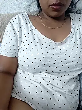 Hot-Tinaa online show from 5, 4, 2026