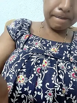 Hot-Tinaa online show from 15, 4, 2026