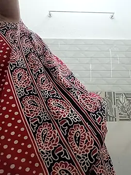 Snapshot of Hot-Tinaa chatting on 3, 5, 2026 Hot-Tinaa online show from 3, 5, 2026