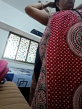 Hot-Tinaa online show from 17, 4, 2026