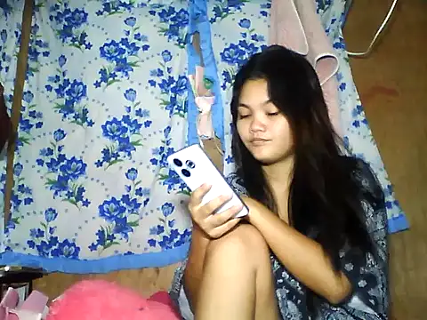 PinaySkinnyJust18 online show from 3, 6, 2026