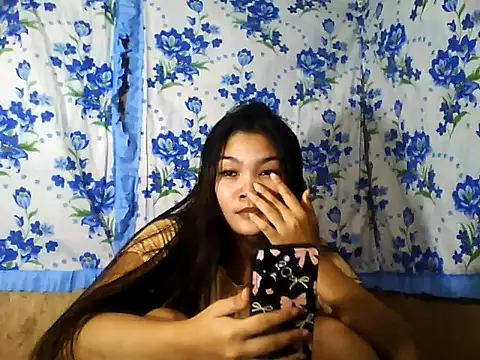 PinaySkinnyJust18 online show from 4, 4, 2026