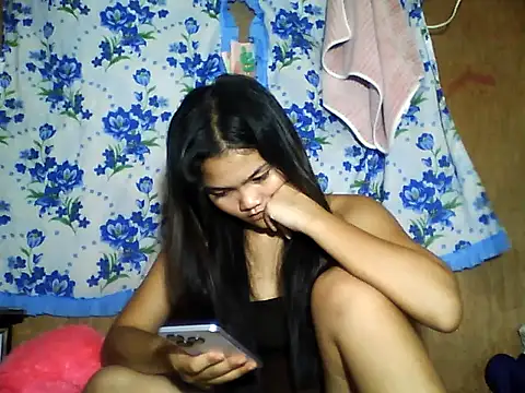 PinaySkinnyJust18 online show from 4, 6, 2026