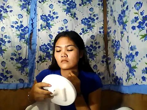 PinaySkinnyJust18 online show from 16, 4, 2026