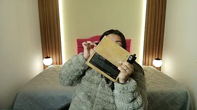 IvonneRoss  online show from 21, 4, 2026