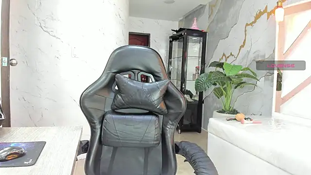 Qetsyah tf online show from 17, 4, 2026