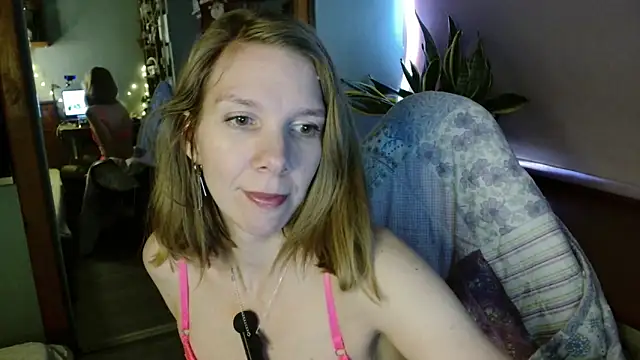 Daisy Lovely online show from 24, 4, 2026