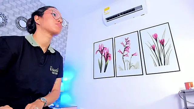 Rose Allure online show from 31, 1, 2026