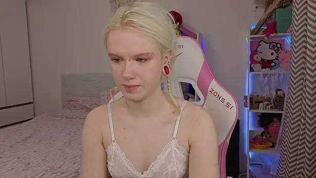 Mia WaterFall online show from 29, 3, 2026