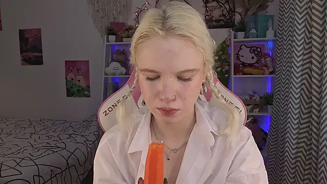 Mia WaterFall online show from 2, 6, 2026