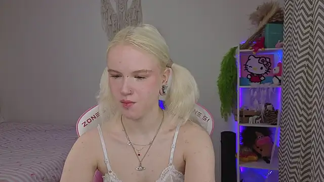 Mia WaterFall online show from 15, 4, 2026