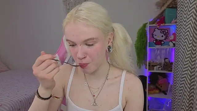 Mia WaterFall online show from 14, 4, 2026