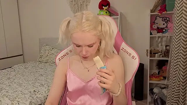 Mia WaterFall online show from 15, 3, 2026