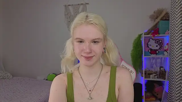 Mia WaterFall online show from 22, 4, 2026