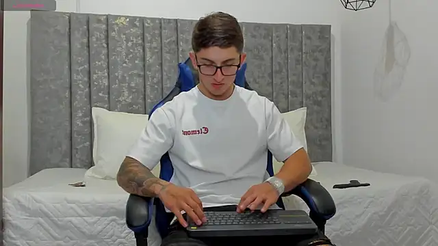 Calvin Hunter online show from 6, 4, 2026