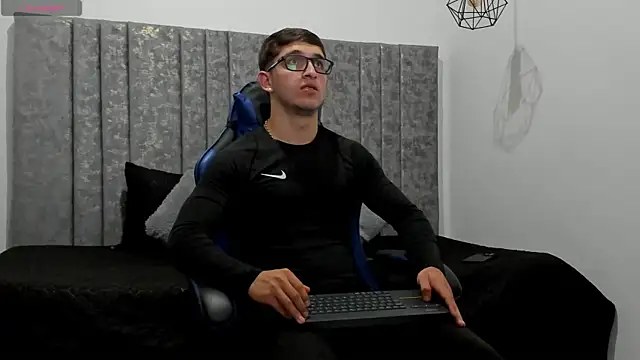 Calvin Hunter online show from 8, 4, 2026