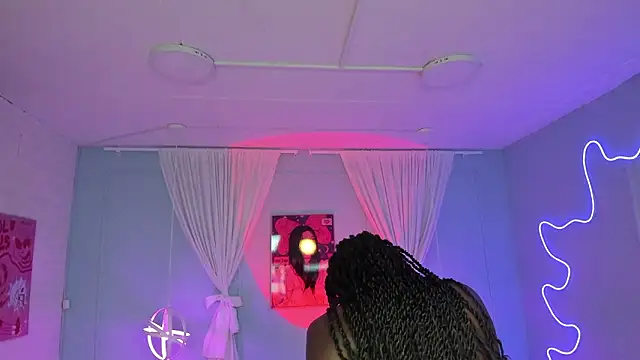 naomi campell online show from 16, 2, 2026