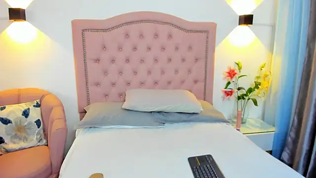 Chloekey online show from 9, 4, 2026