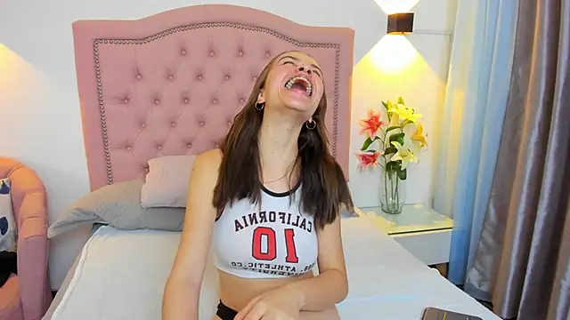 Chloekey online show from 5, 4, 2026