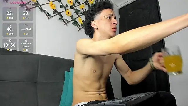 Snapshot of Maxxx_bigcockx chatting on 31, 5, 2026 Maxxx bigcockx online show from 31, 5, 2026