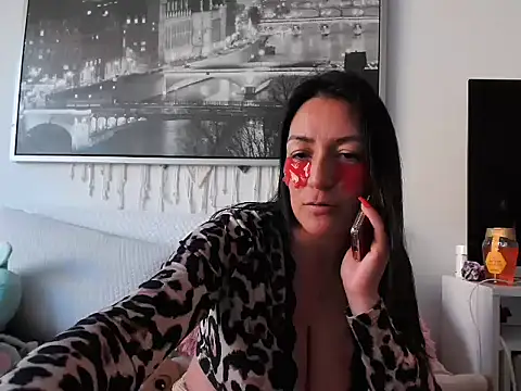 Yulian Milf online show from 4, 2, 2026